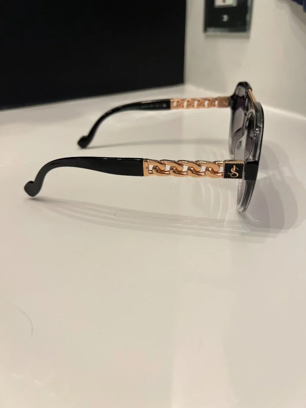 Brand new Jessica Simpson aviator sunglasses in excellent condition